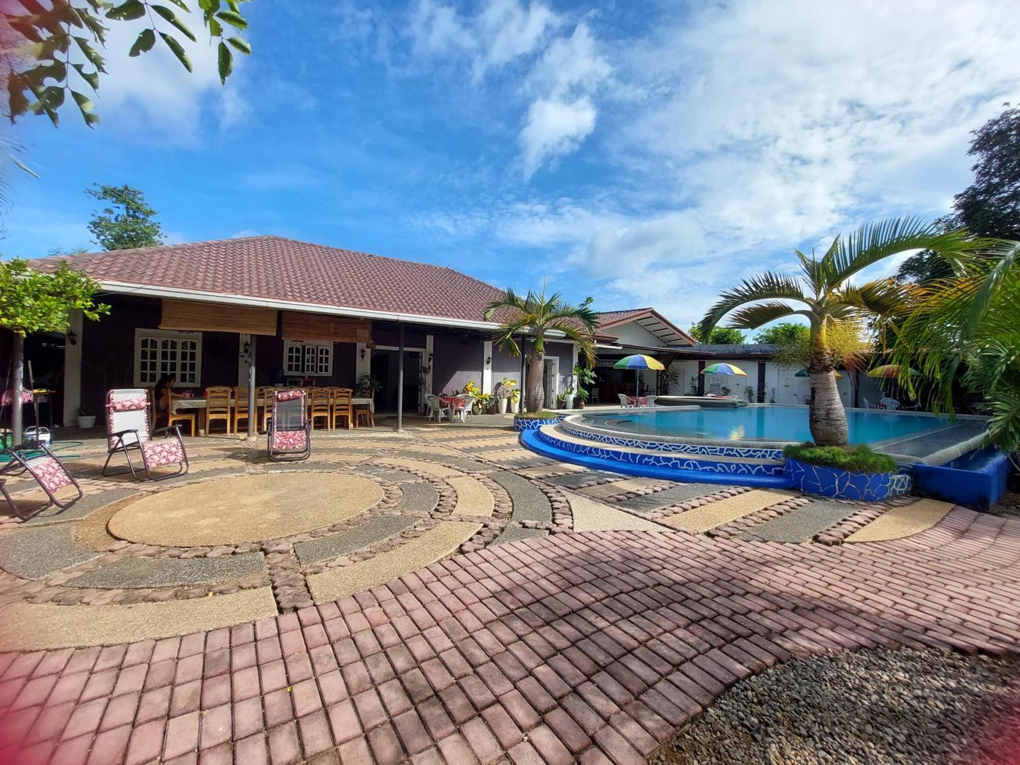 Ice Bear Bar & Tourist Inn Dauis Buitenkant foto