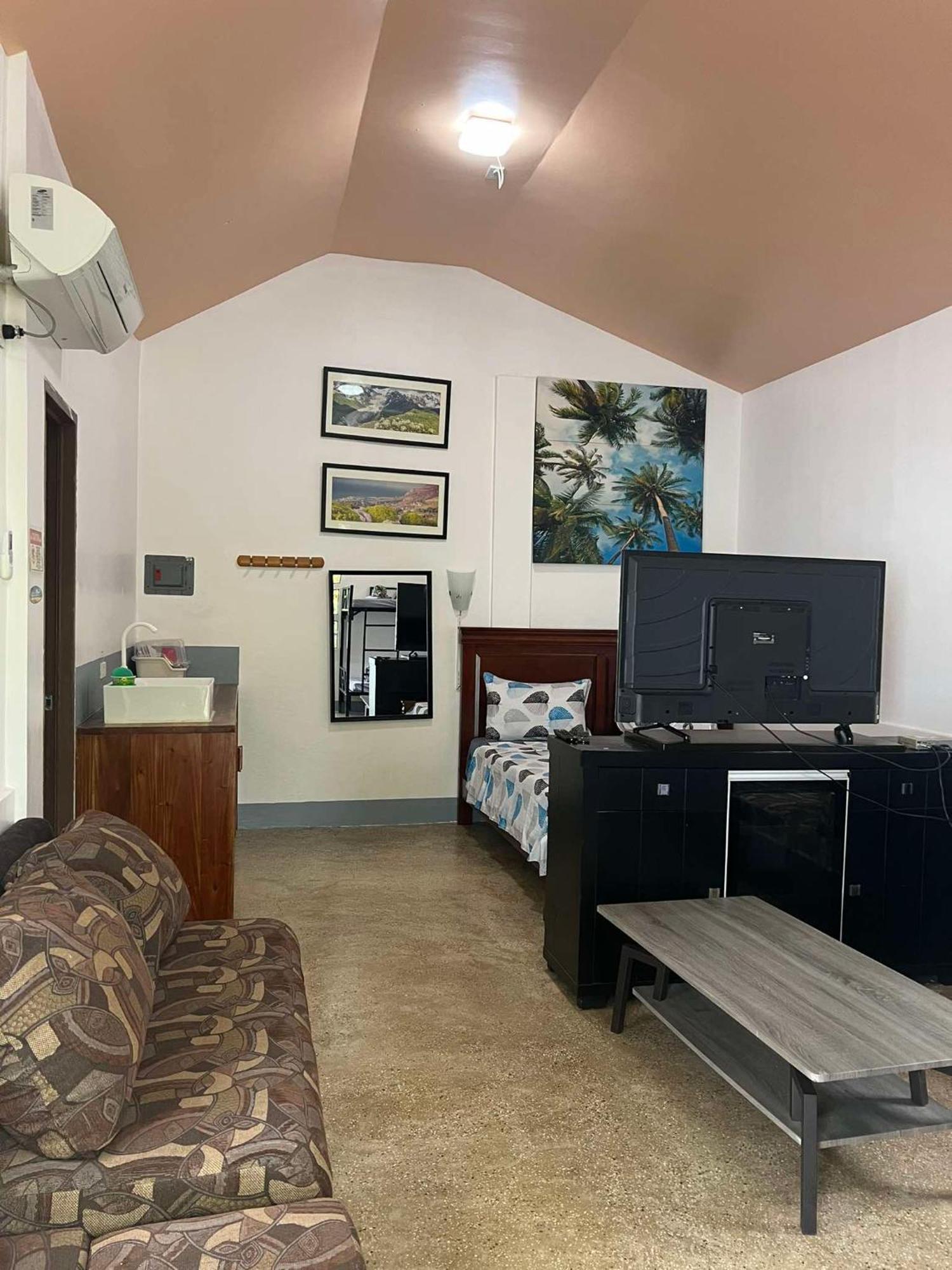 Ice Bear Bar & Tourist Inn Dauis Kamer foto