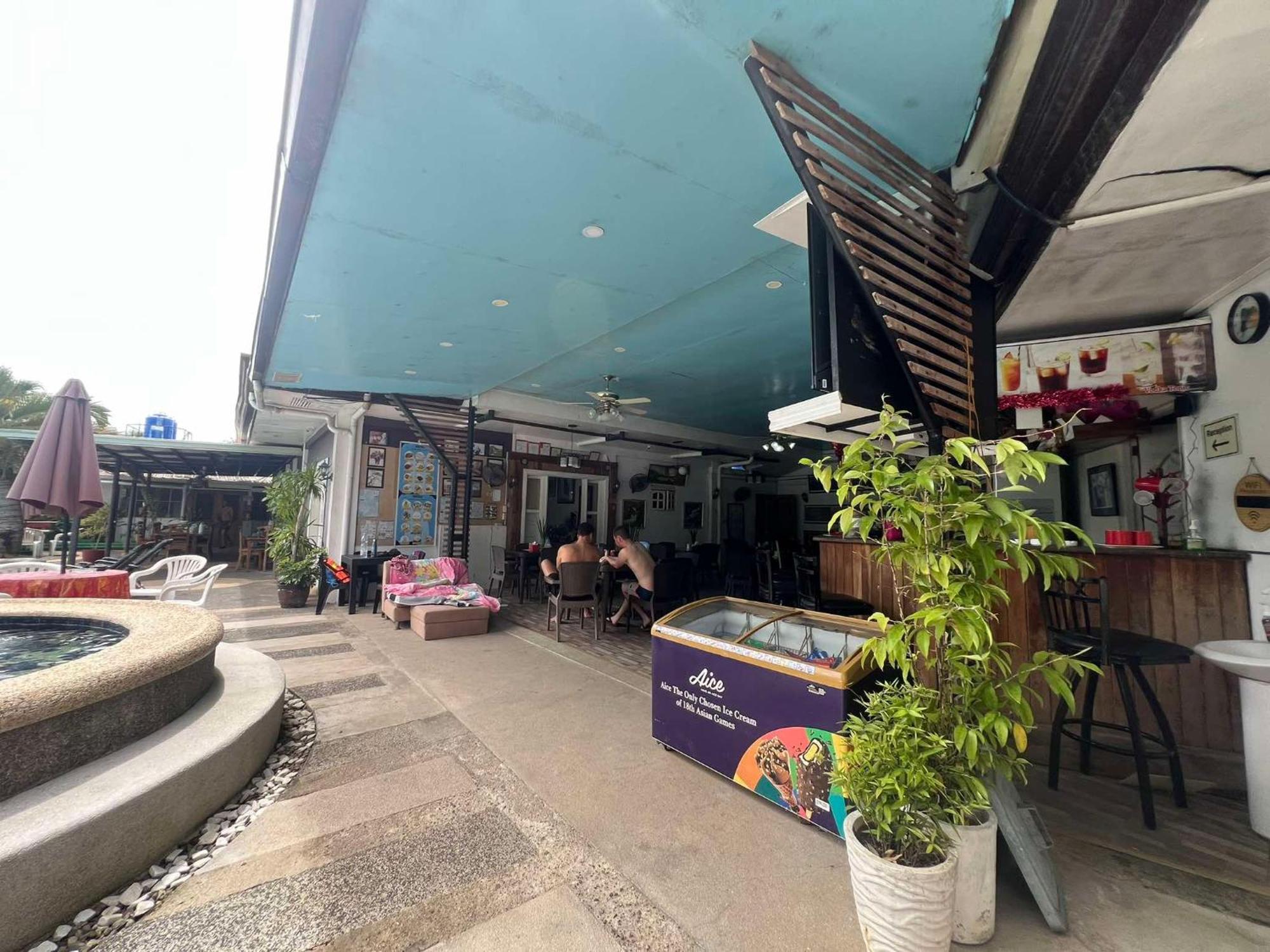 Ice Bear Bar & Tourist Inn Dauis Buitenkant foto